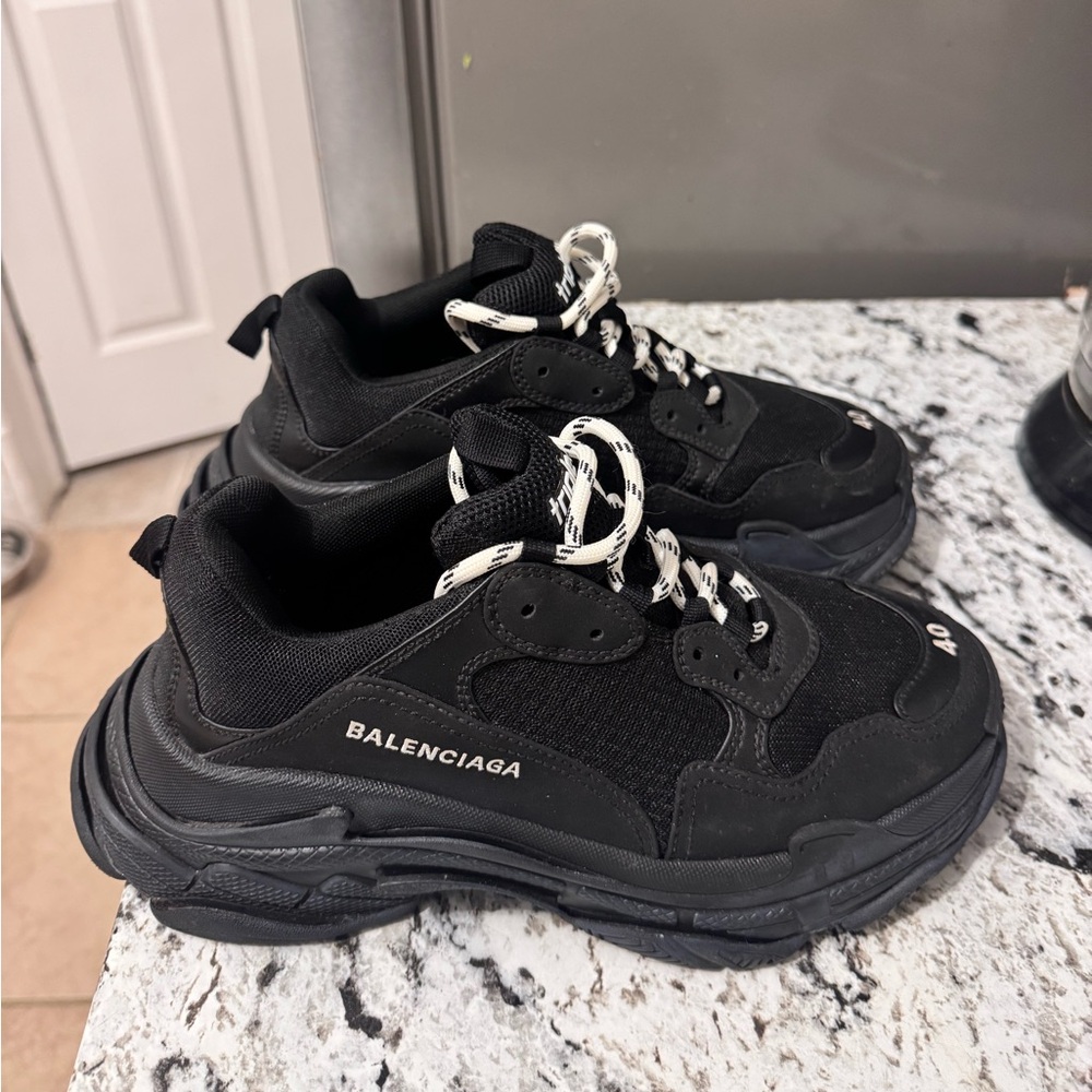 I wore this shoes two times . I honestly regret buying them 
2 TIMES!! 550$